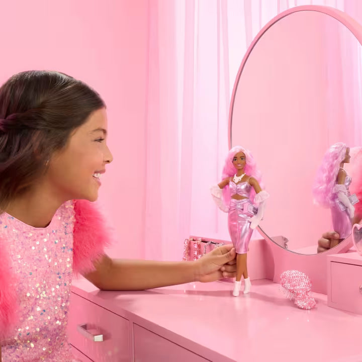 Barbie Fashionista Muñeca Deluxe – Cabello Rosa y Vestido Brillante