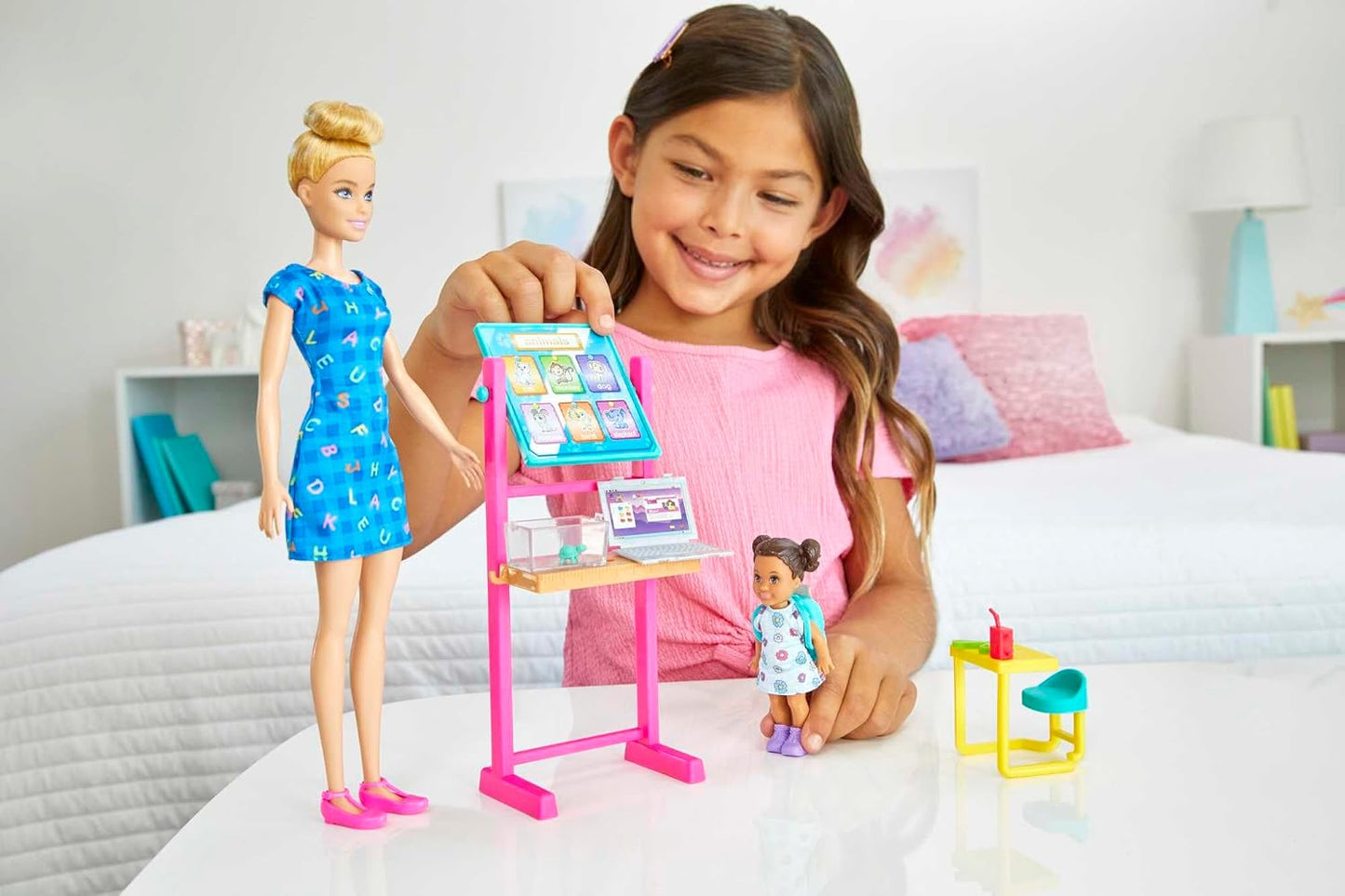 Barbie Profesiones - Set de Juego Maestra Rubia con Bebé