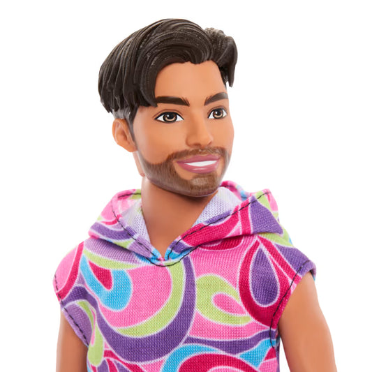 Ken® Fashionistas™ – Camisa Colorida y Short Morado