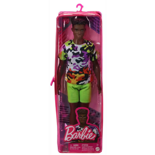 Ken® Fashionistas™ – Camisa Camuflaje y Shorts Verde Neón